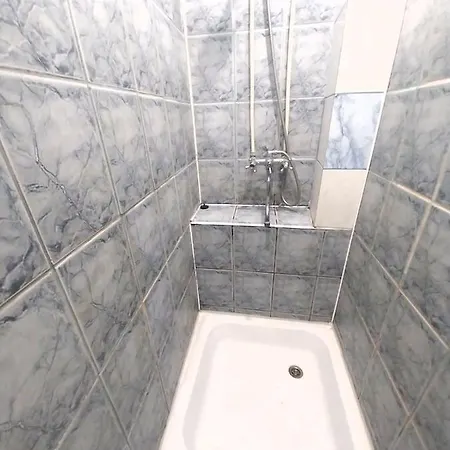 1 ком на олены степанивны ,парковка