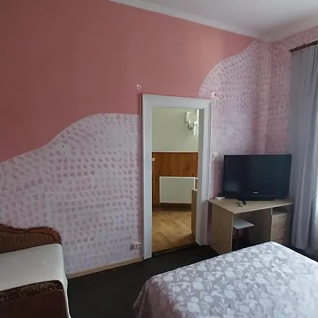 1 Кім Апарт Подобово Поруч Жд Парковка * Lviv