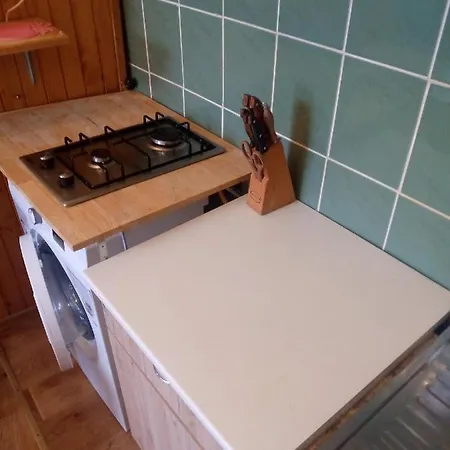 1 ком на олены степанивны ,парковка *