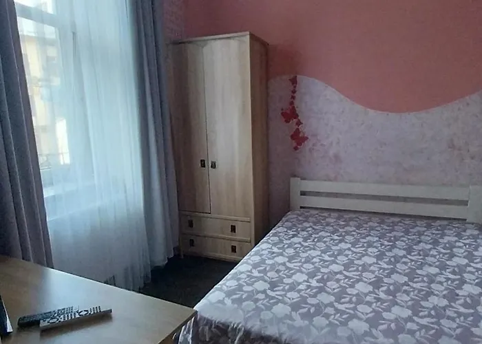 1 Кім Апарт Подобово Поруч Жд Парковка