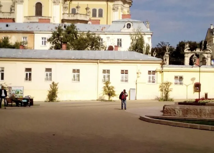 1 ком апарт жд цирк парковка на олени степанивни *